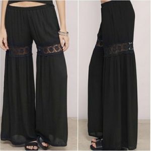 Rare Tobi Women's Black Crepe & Lace Nylon/ Viscose Blend Wide Leg Pants XS TP